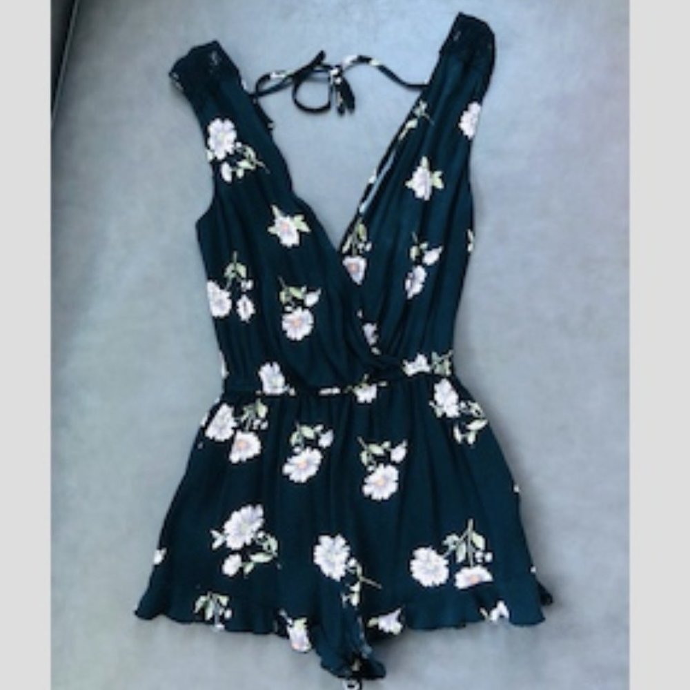 Forever 21 Black Daisy Romper X-Small